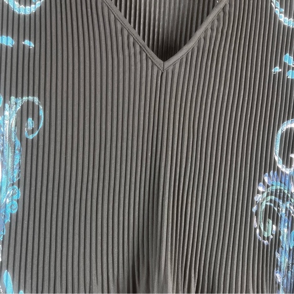 Quintessential Woman Modest blouse Size: 1X 
Women's Black and Blue Paisley Top - Picture 8 of 15
